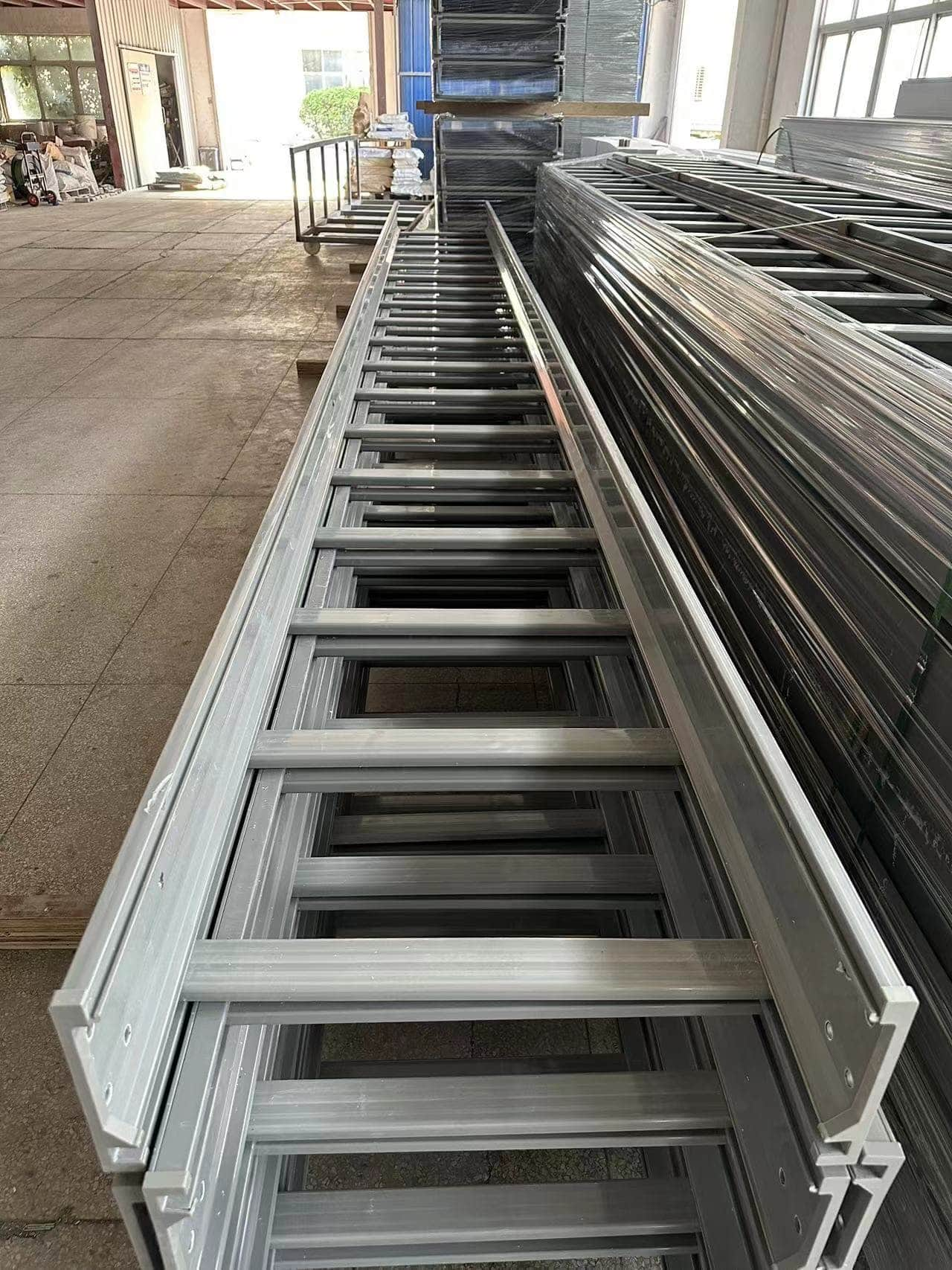 Na-customize na Trapezoidal Cable Tray