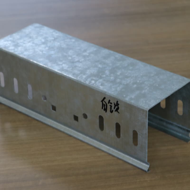 Self-Locking Cable Tray