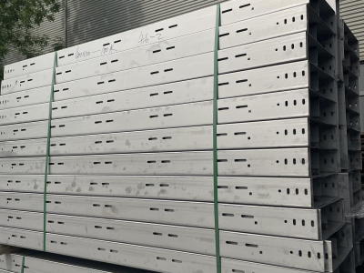 Tulay na butas-butas na tray